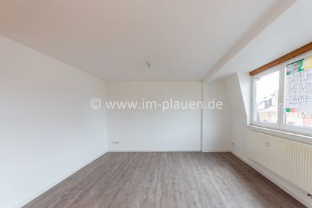 offene Wohnküche - 3 Zimmer Dachgeschoss Alt Chrieschwitz in Plauen zur Miete - Bad mit Wanne - Foto 4