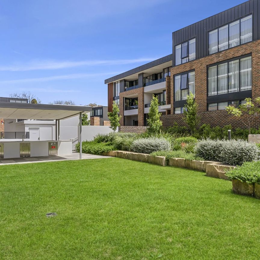 Contemporary Two-Bedroom Apartment with Exceptional Views - Photo 1