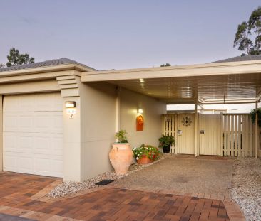 Elegant 3-Bedroom Townhouse Overlooking the Golf Course !! - Photo 5