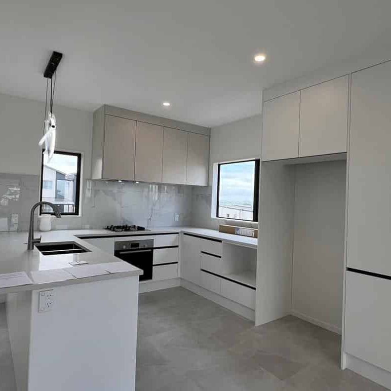 Stunning Three Bedroom Property - Photo 1