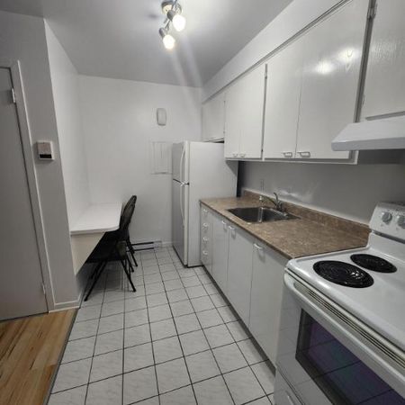 3 1/2 SEMI-MEUBLÉ 1er DÉCEMBRE - Photo 3