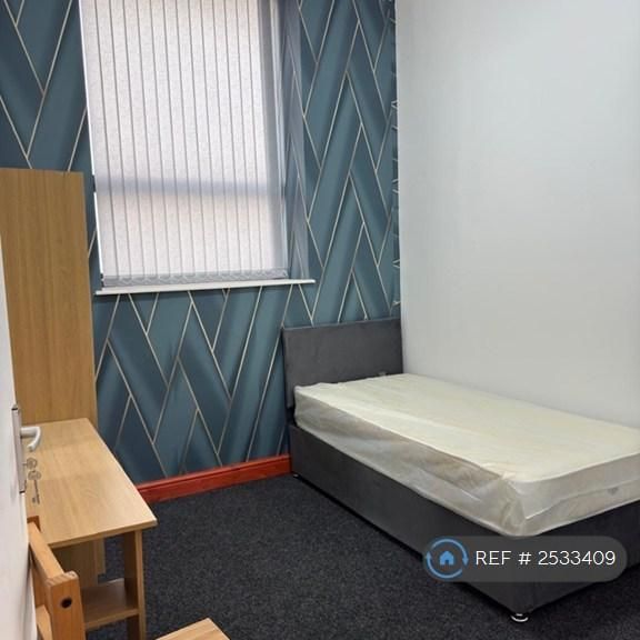 1 bedroom in a house share to rent - Photo 1