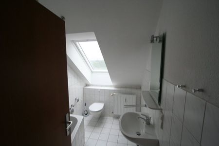 Junges Wohnen im urgemütlichen Dachgeschoß! - Photo 3
