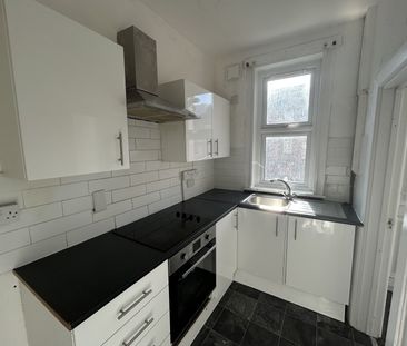St Hilda's Mount, East End Park, LS9 - Leeds - Photo 3