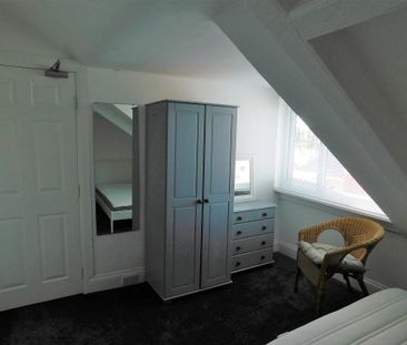 1 bedroom in a flat share to rent - Photo 4