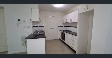 Beautiful 2-bedroom apartment + Tiled flooring + 2 Bathrooms!! - Photo 5