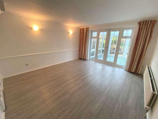 Athlone Close, Radlett, WD7 - Photo 1