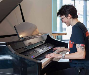 Standard - 2 Bed Flat - Photo 4