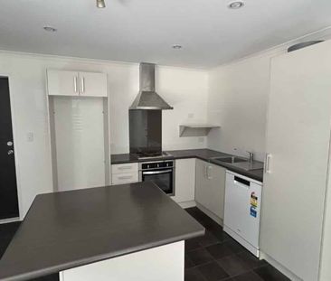 Walk to Uni - Photo 4