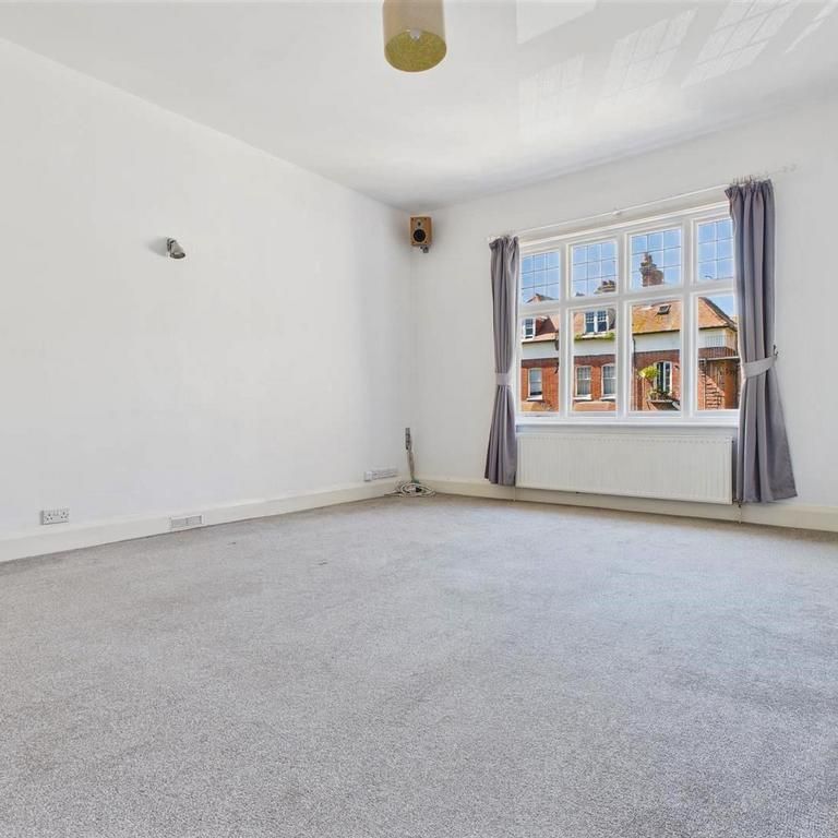 4 bedroom flat to rent - Photo 1