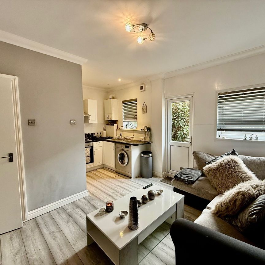 Alhambra Road, Southsea - Photo 1