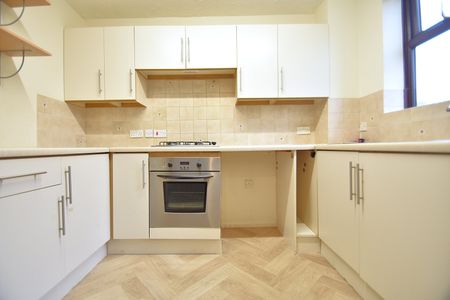 2 bedroom terraced house to rent - Photo 4