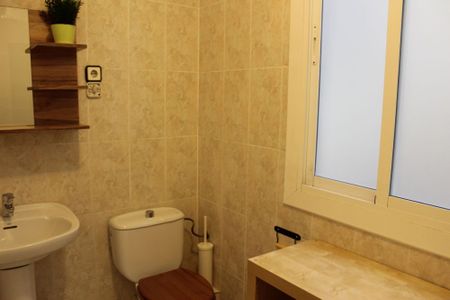 Room with interior window in Ciutat Vella - Photo 5