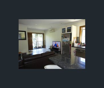 STUNNING THREE-BEDROOM SEMI IN A QUIET LOCATION - Photo 4