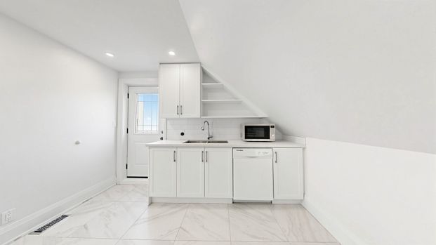 For Lease - 124 Kendal Avenue Unit# 3, Toronto, Ontario - Photo 1