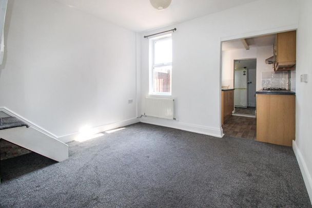 2 bedroom end of terrace house to rent - Photo 1