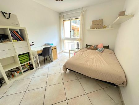 Location Appartement 4 pièces 95m² MARSEILLE 9ème - Photo 5