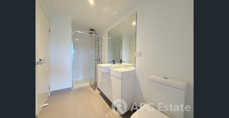 Spacious 3-Bedroom Home with Garage & Extra Parking in the Heart of Maidstone - Photo 4