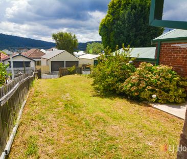 WELL PRESENTED 2 BEDROOM COTTAGE - Photo 2