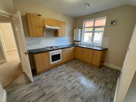 2 bed upper flat to rent in NE3 - Photo 3