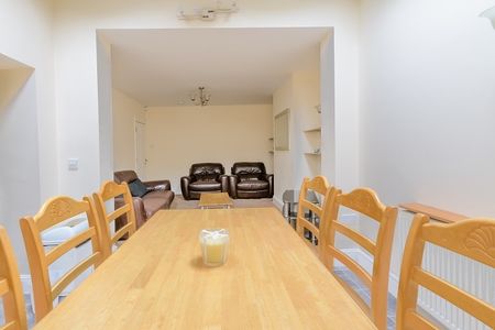 4 Bed Semi-Detached House, Finchley Road, M14 - Photo 3