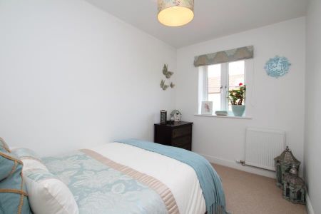 5 bedroom end of terrace house to rent - Photo 2