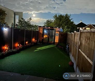 1 bedroom in a house share to rent - Photo 1