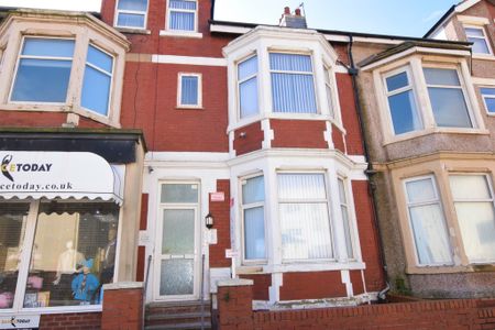To Let 2 Bed Apartment - Photo 4