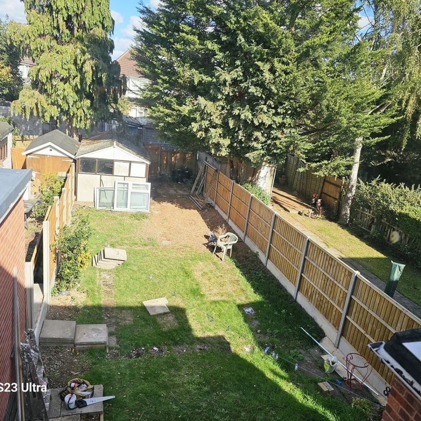 3 Bed Semi-Detached House, Pendragon Road, B42 - Photo 1