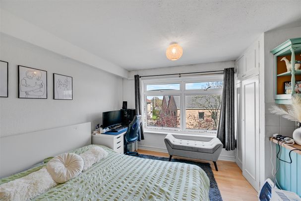 Studio To Let - Photo 1
