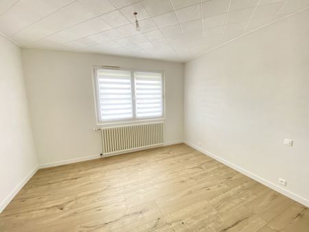 Location Appartement 4 pièces 83m² MANDEURE 25350 - Photo 3