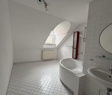 Charmante Dachgeschosswohnung mit Einbauküche in Meerane - Foto 4