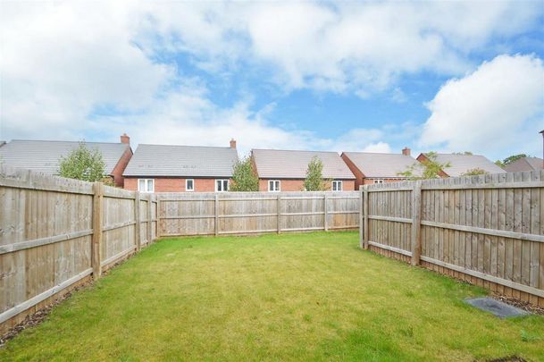 3 bedroom semi-detached house to rent - Photo 1