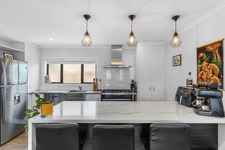 Welcome to the epitome of modern townhouse living! - Photo 4