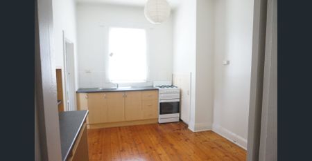 Freshly Painted - Stones Throw From Pakington Street. - Photo 2