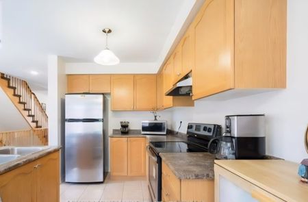 For Lease - 439 Aspendale Crescent, Mississauga, Ontario - Photo 2