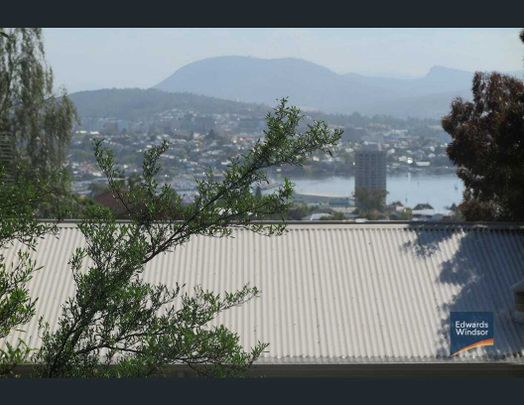 16 Sunvale Avenue Sandy Bay TAS 7005 Australia - Photo 1