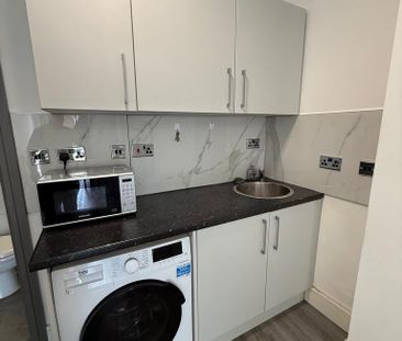 1 bedroom in a house share to rent - Photo 6