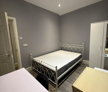 6 bedroom end of terrace house to rent - Photo 1