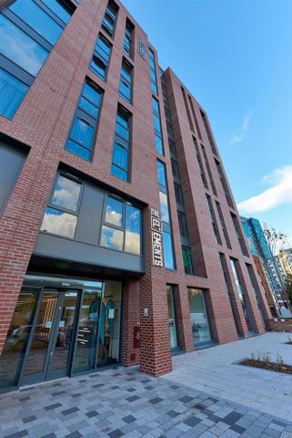 1 bedroom in a flat share to rent - Photo 5