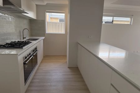 Beachside Living - 4 Bed, 2 Bath, 2 Car Garage - Photo 2