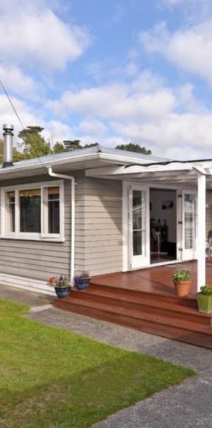 Welcoming home steps away from Isel Park - Photo 1