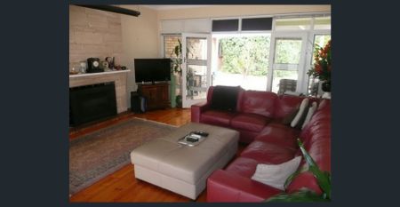 Hi, I’m your spacious and sunlit family classic - Photo 4