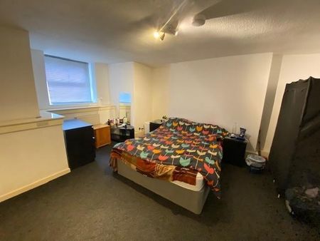 4 bedroom terraced house to rent - Photo 5