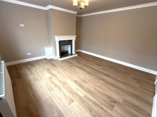 4 bedroom end of terrace house to rent - Photo 1