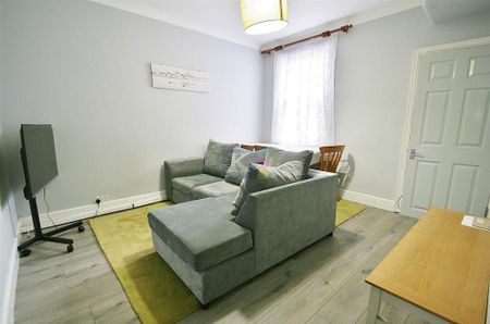 3 bedroom terraced house to rent - Photo 5