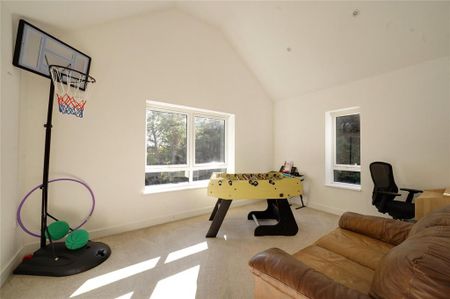 5 bedroom detached house to rent - Photo 4