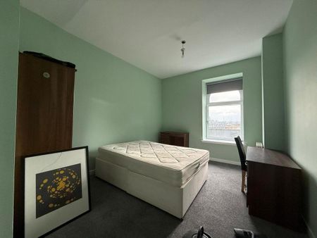 4 bedroom house of multiple occupation to rent - Photo 3