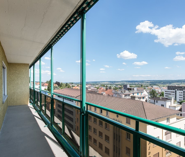 GROSSZÜGIGE FAMILIENWOHNUNG IM ZENTRUM / 1. Nettomietzins GRATIS - Photo 1