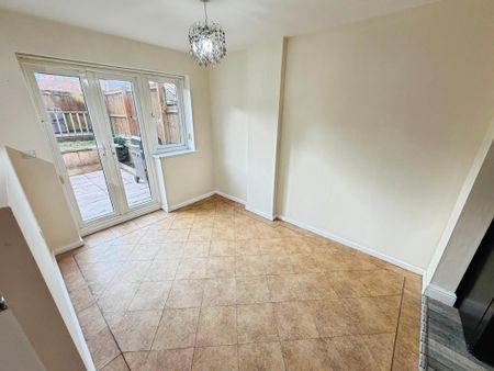 5 bedroom semi-detached house to rent - Photo 3